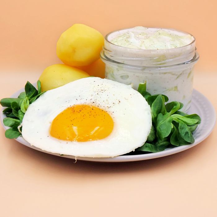 jajko-sadzone-z-ziemniakami-i-mizeria